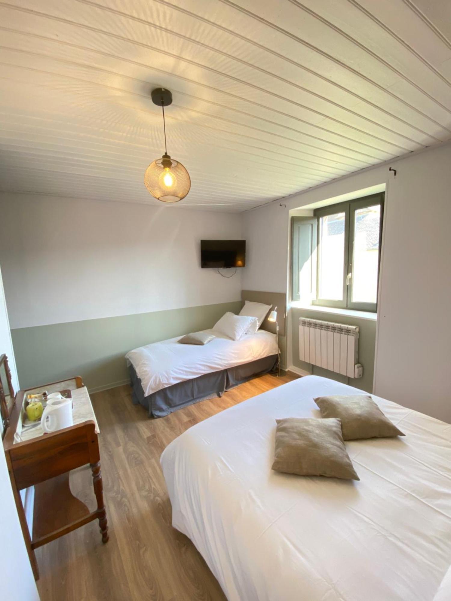 Hotel Au Pont D'Olt Saint-Côme-dʼOlt Habitación foto